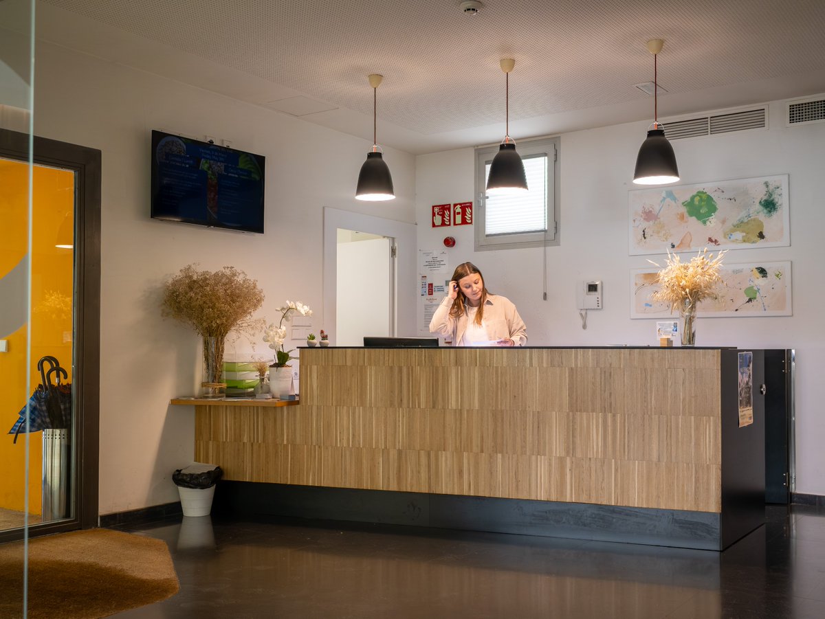 En MasterHome Residencia Madrid cuidamos de cada residente con atención cercana, instalaciones modernas y un ambiente seguro y acogedor. 🏡✨
#ResidenciasMadrid #ResidenciaEstudiantes #Bienestar #AtenciónPersonalizada #MadridLife #StudyInMadrid #HomeAwayFromHome