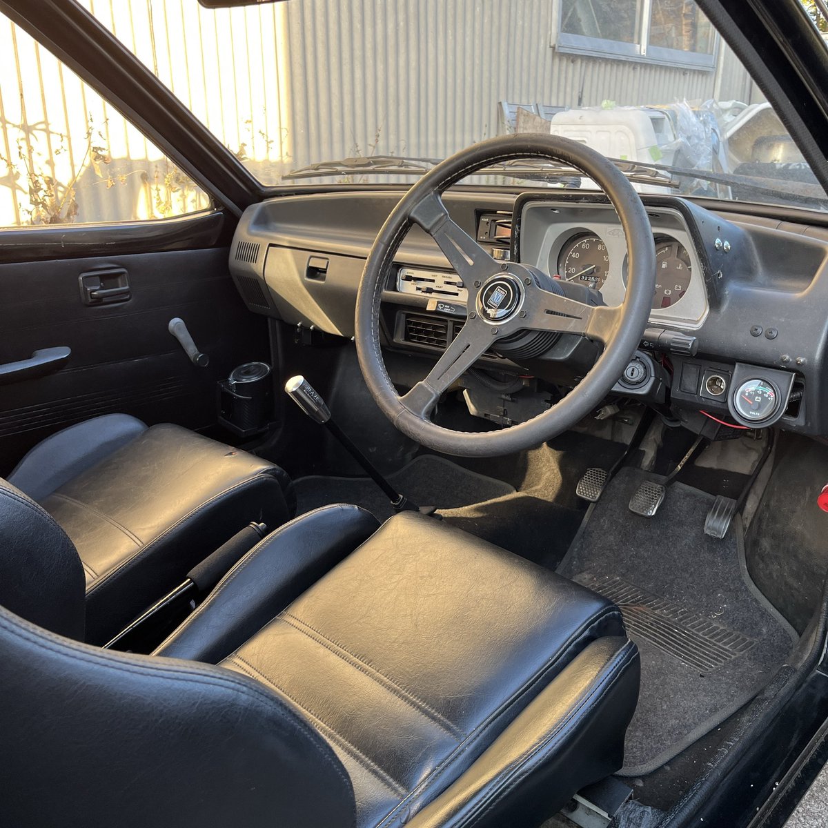 L252V's tweet photo. また車増えたし
そらそろホントに売りたい

S59年式マイティボーイ4MT
走行不明(5桁メーターの為何周してるか分かりません)
修復歴不明
ホワイト→ブラックに色変え
ナンバー付いてますが検切れ
ワイパーモーター不良

引き取り希望で23マン https://t.co/rhMghA6wc3