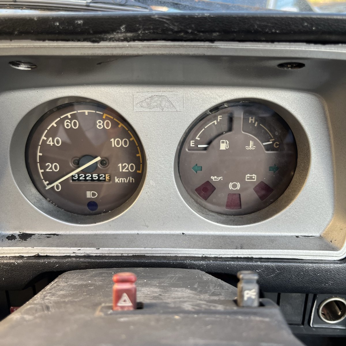 L252V's tweet photo. また車増えたし
そらそろホントに売りたい

S59年式マイティボーイ4MT
走行不明(5桁メーターの為何周してるか分かりません)
修復歴不明
ホワイト→ブラックに色変え
ナンバー付いてますが検切れ
ワイパーモーター不良

引き取り希望で23マン https://t.co/rhMghA6wc3