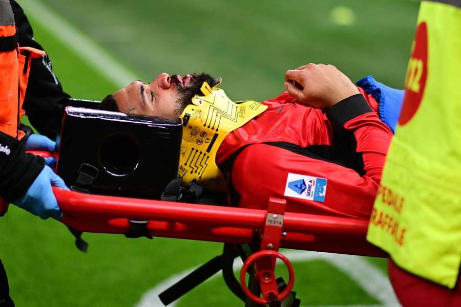 La buonafede arbitrale: come quella di De Santis che in Juve-Parma annullò un gol per fallo di confusione e negò un rigore a Fuser. Poi si scoprì che non era buonafede, era associazione a delinquere
Una riflessione senza ipocrisie sui disastri arbitrali che avvelenano il