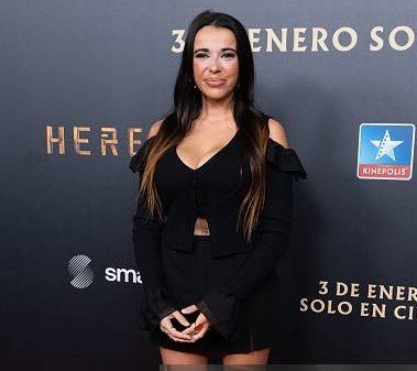 Vosotras matándoos a estudiar cuando a los hombres de izquierdas  les gustan así, subnormales.