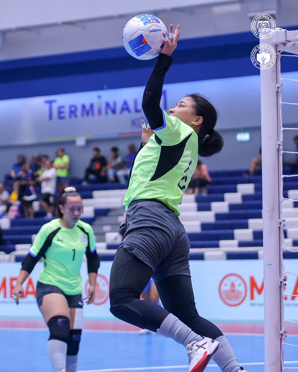 phwomensfutsal's tweet photo. Warm-up mode: ACTIVATED. π₯β½
The body is ready. The mind is locked in. Time to show ASEAN what Philippine futsal looks like. πͺπ΅π
#Filipina5 #SAMASAMA https://t.co/k43zWnlV13