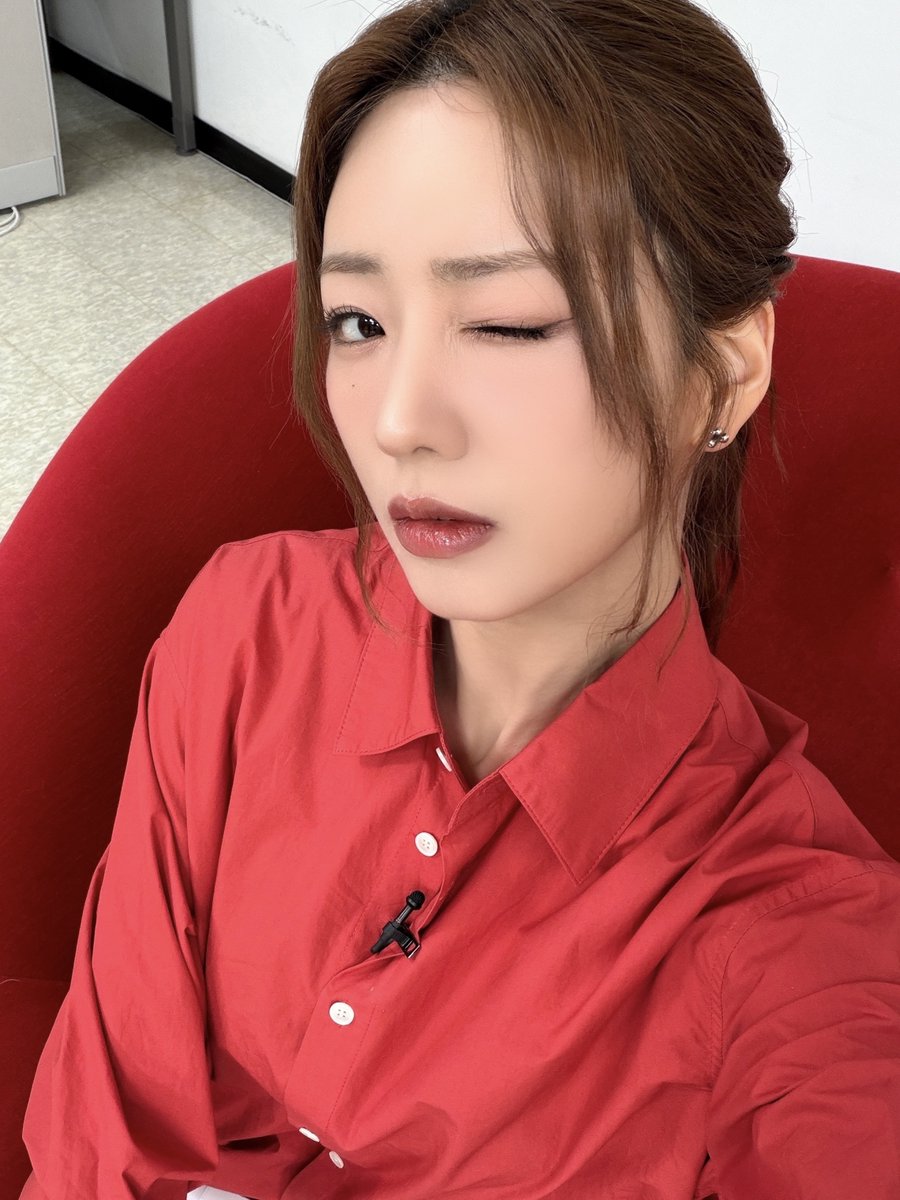 Apink_2011's tweet photo. [📺]

잠시 후 10시 30분!

ENA <나솔사계>에
보미가 출연합니다 🥰

#에이핑크 #Apink
#윤보미 #보미 #BoMi https://t.co/ZIeEvOKHRw