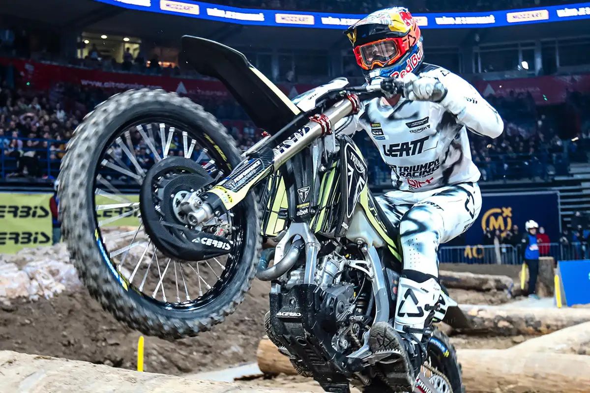 SuperEnduro Serbie 2026 : Billy Bolt intouchable, hécatombe chez les rivaux 
Si Billy Bolt a une nouvelle fois écrasé la concurrence en signant un score parfait, il a dû s'employer après des départs catastrophiques. 
buff.ly/6jPssuD