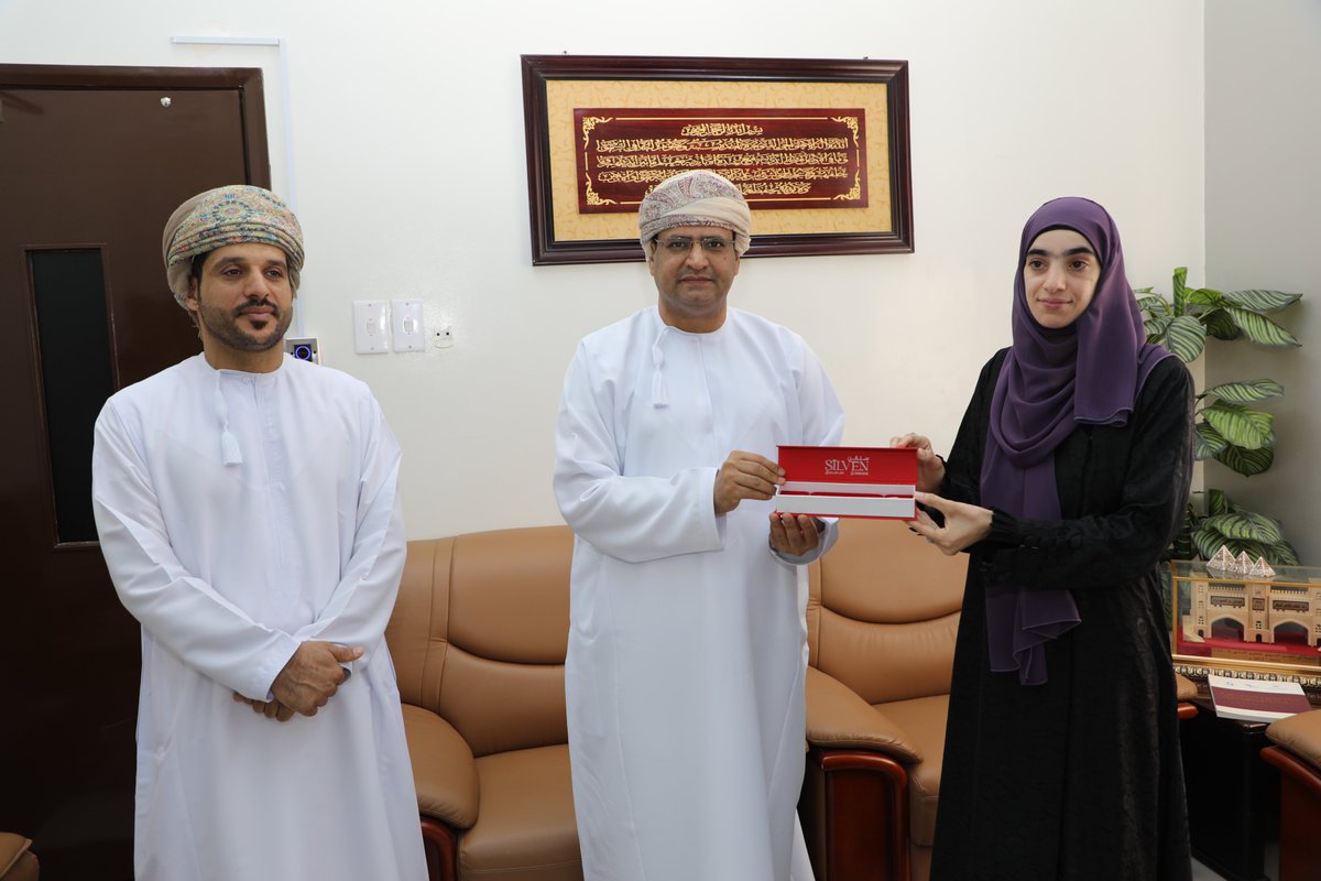 EduGovDkh's tweet photo. كرّمت #تعليمية_الداخلية، ممثلةً في قسم شؤون الطلبة، فريق مبادرة "شركاء بالوعي"، وذلك تحت رعاية الفاضل هلال بن عبدالله العلوي، المدير العام المساعد، وبحضور الدكتور مسلم الحراصي، مدير دائرة تطوير الأداء المدرسي. https://t.co/4bof0HVfB3