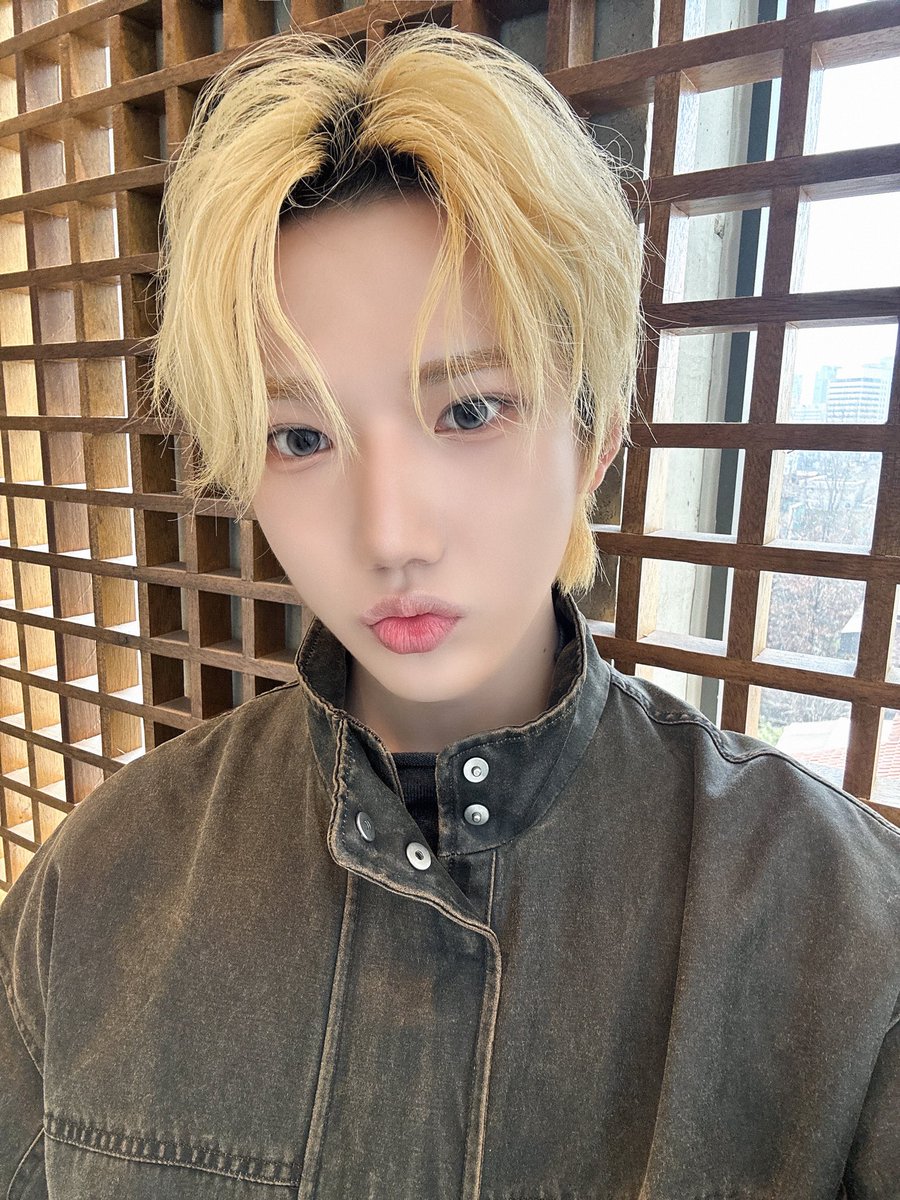 inthe_x_project's tweet photo. [📷] 𝑰𝑵𝑻𝑯𝑬 𝑿 𝒑𝒓𝒐𝒋𝒆𝒄𝒕 #HN82M16

여러분 보고 싶어요.. 🥺얼마 안 지났는데도 벌써 여러분과 다시 만날 날이 기다려져요 😵‍💫
여러분이 보고 싶을 때마다 마음속에 담아두었던 목소리와 눈빛을 떠올리고, 보내주신 편지를 계속 읽어봐도 이 기분이 쉽게 해소되지는 않더라고요.. 💌
수많은 사람들 중에 저라는 사람을 좋아해줘서 정말 고마워요! 이 마음 절대 잃지 않고, 항상 보답하는 마음으로 여러분께 다가갈게요. 우리 꼭 다시 만나요!!🤍

#HYUNMIN #현민
#INTHE_X #인더엑스
#INTHE_X_project #인더엑스프로젝트
#iNKODE #인코드