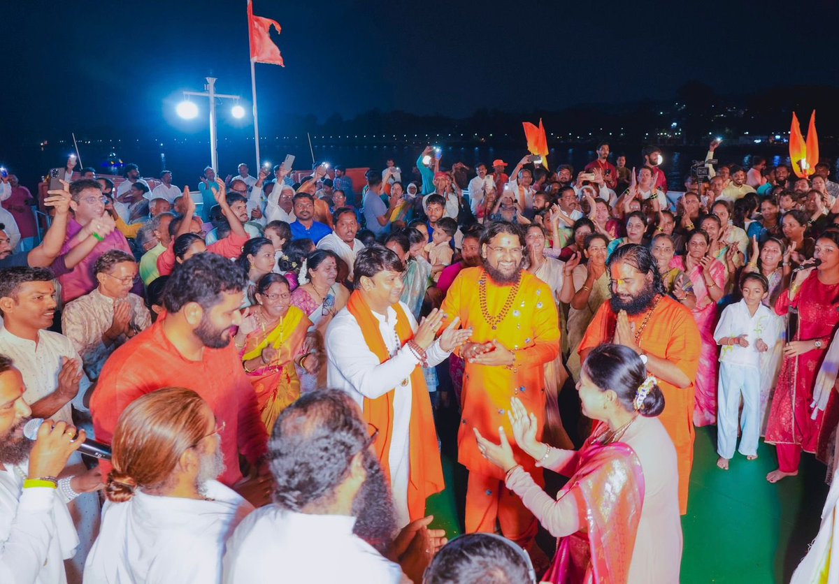 ISpiritualFest's tweet photo. When saint-mahants lead the way, even the sea turns devotional. 

In the divine presence of Padma Shri Sadguru Brahmeshanad Acharya Swamiji, WRD minister Subhash Shirodkar, and Saint Mahantas Goa Spiritual Festival Spirtual Cruise resonated with dindi, gajar, Hanuman Chalisa pathan, and waves of pure bhakti, beautifully redefining the Goan cruise beyond parties into a celebration of spirituality.