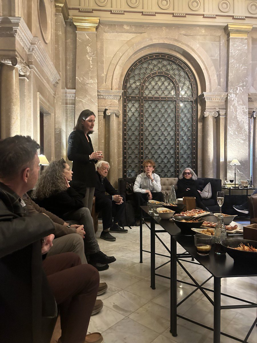 Nathcogg's tweet image. 🇫🇷🇪🇸 Deuxième journée de travail à #Barcelone
(2/2) Le 19 février dernier, place aux échanges institutionnels, aux sujets éducatifs et aux rencontres avec notre communauté.

☕ Un petit-déjeuner avec les conseillers des Français de l’étranger de la circonscription (#cfde) pour