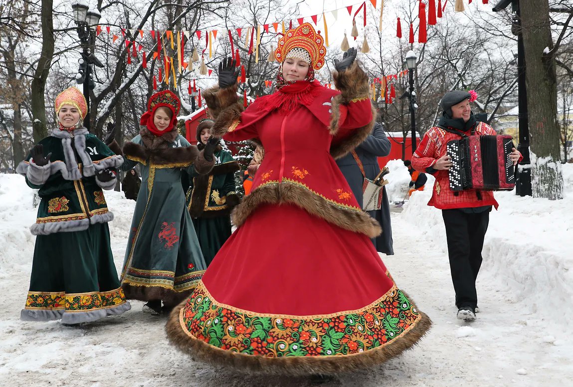 kuna_en's tweet image. As winter nears its end, #Moscow's streets burst into vibrant colors and aromas as residents celebrate Maslenitsa, honoring the sun, spring, and golden pancakes  called "blini"

ow.ly/psjz30sTMoy

#KUNA #RUSSIA