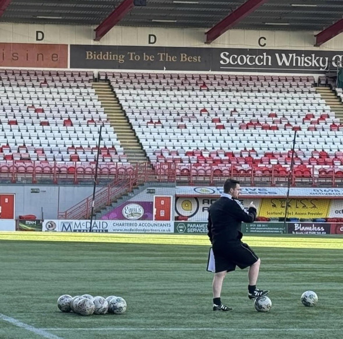 Chris Bennett tweet media