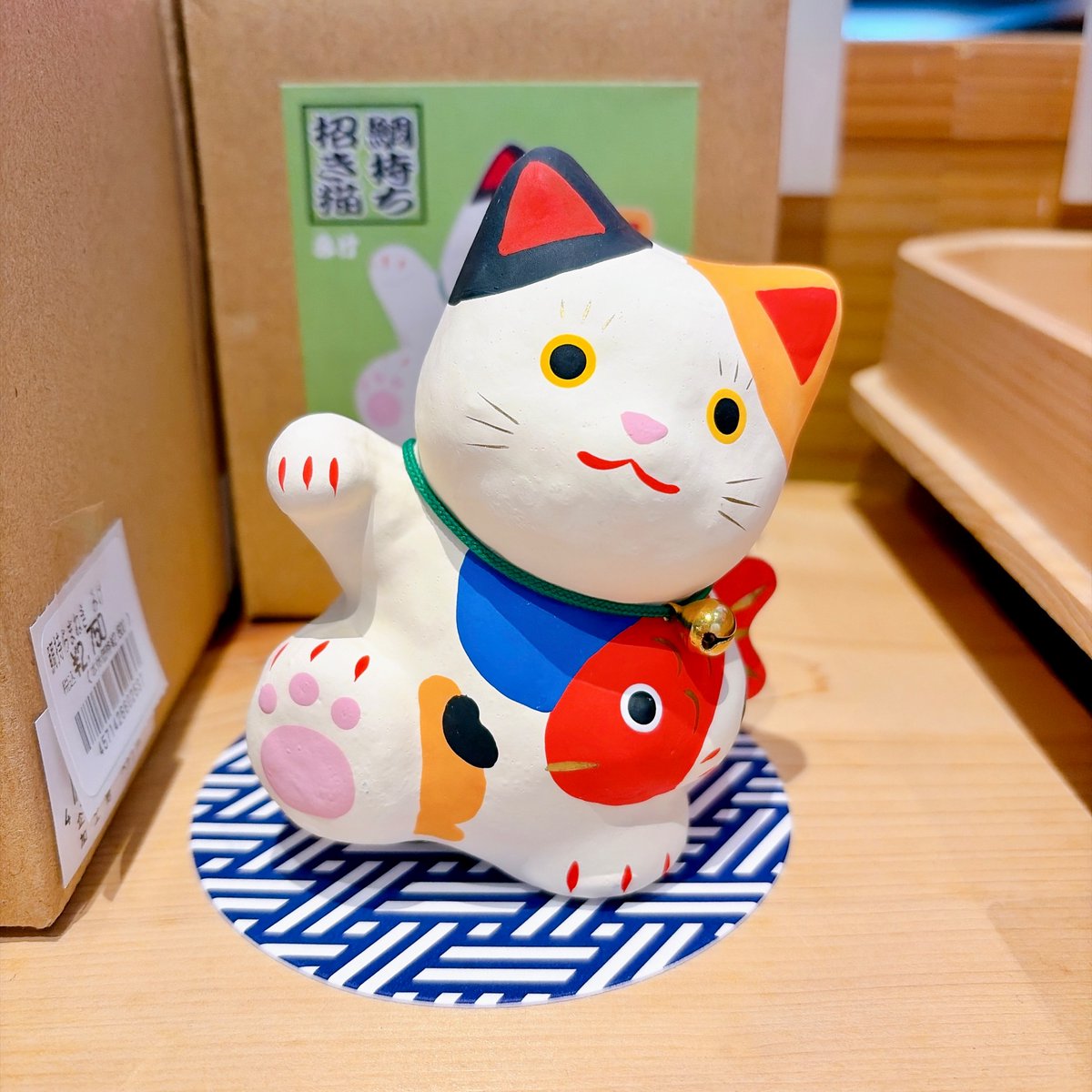 新商品の『鯛持ちまねき』をご紹介します🐟 幸運や商売繁盛の象徴と