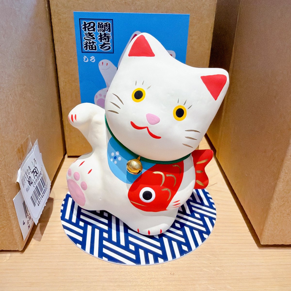 新商品の『鯛持ちまねき』をご紹介します🐟 幸運や商売繁盛の象徴と