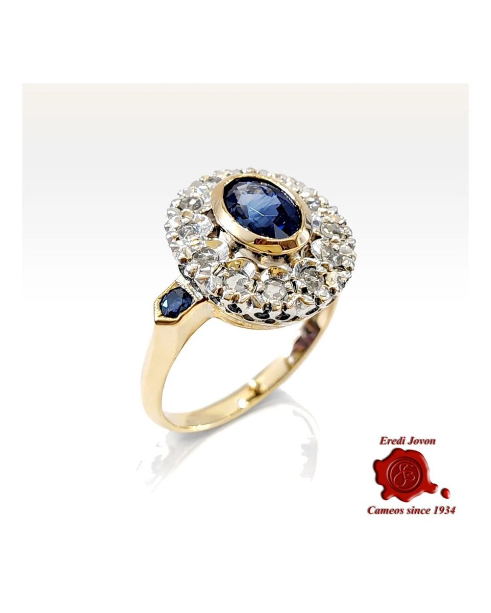 Eredijovon's tweet photo. Vintage that still feels modern: sapphire light, diamond sparkle, and a clean silhouette that does not need anything else. Available in our shop.

https://t.co/h1pH0tJSZh

#ErediJovon #Venezia #Venice #VintageJewelry #GioielliVintage #Zaffiro #Sapphire #Diamanti #Diamonds https://t.co/feNjWjGe3u