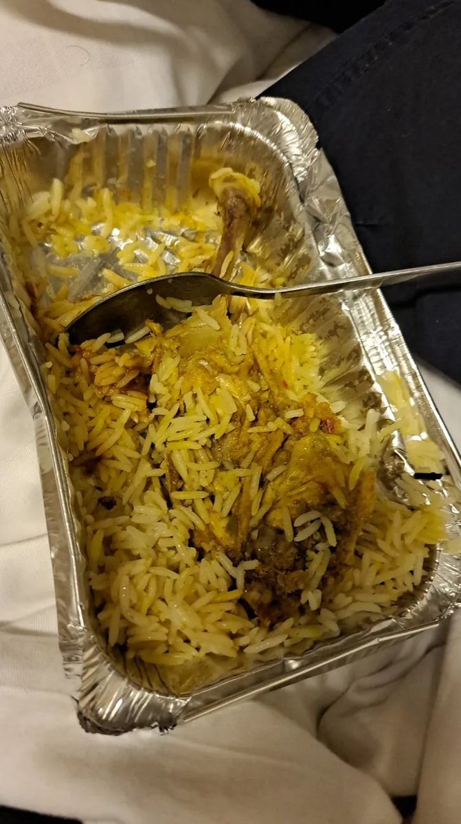 "Minta apa aja, di haramain ini langitnya tipis. Doanya cepat nembus" Kurang lebih itu pesan muthawif waktu itu.

Tentu gw minta banyak hal yg benar2 dilafalkan di dalam doa. Tapi yang beneran langsung terwujud itu justru yang gw batinin spontan atau ucapin tanpa niat sebagai