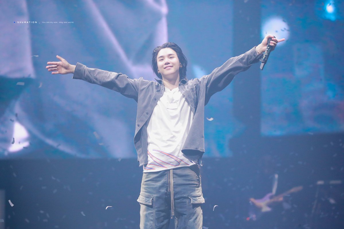 ご縁なきカムバ渡韓は諦め
アイスショーを観に行くことに
演者の汗が見え滑る音が聞こえる距離らしく楽しみ

７人への会いたさは募る
音楽を公演をメンバーをアミを愛するユンギさんの笑顔を近くで見届けたい

想いの全てを叶えられるわけではない
それでもいつかを夢見て
宝物を抱えて幸せに待ってる