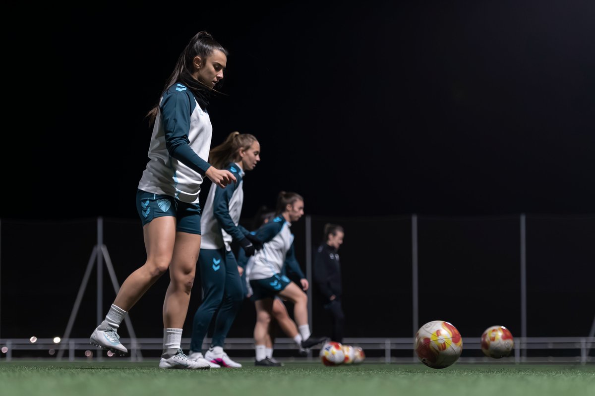 MalagaCFemenino's tweet photo. Un día + en la oficina. 
Un día - para el #SportextremaduraMálaga 🔥 https://t.co/UM9Bw6uGa5