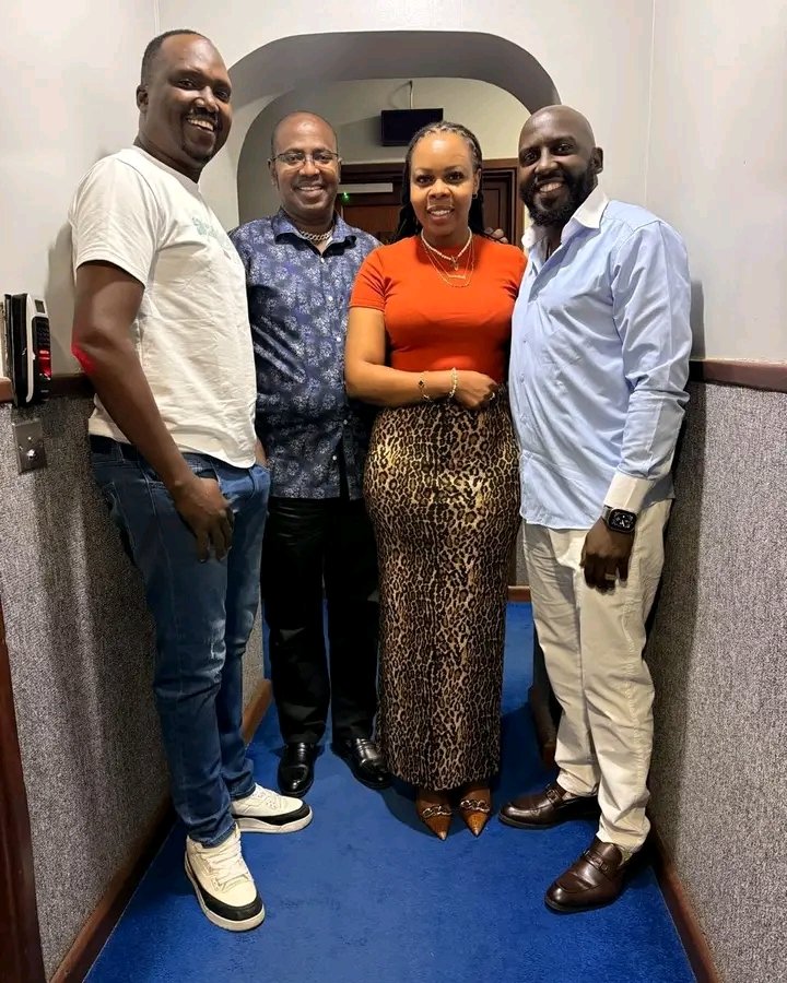 MuthoniTop's tweet image. Ni ithaa ria caai 🥳 Team #Canjamuka. Umuthi thiini wa Magecha turi na Archbishop Dr.JJ Gitahi @MuthoniTop AKA Baby Top CHEF Gathemba