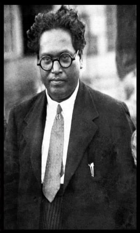 अम्बेडकर के बारे में फैलाये गये मिथक और उनकी सच्चाई ?

▪️1-मिथक-अंबेडकर बहुत मेधावी थे।

सच्चाई - अंबेडकर ने अपनी सारी शैक्षणिक डिग्रीयां तीसरी श्रेणी में पास की।

▪️2-मिथक -अंबेडकर बहुत गरीब थे!

सच्चाई -जिस जमानें में लोग फोटो नहीं खींचा पाते थे उस जमानें में अंबेडकर की बचपन की