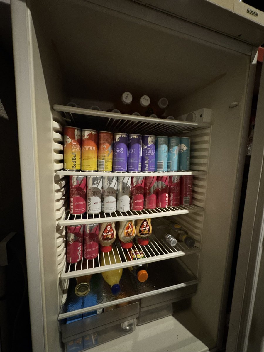 William_lvsr's tweet photo. @RedBullFrance  on peut lancer une collaboration au bout d’un certain nombre d’achat ?? https://t.co/eBJe6nI6Jv