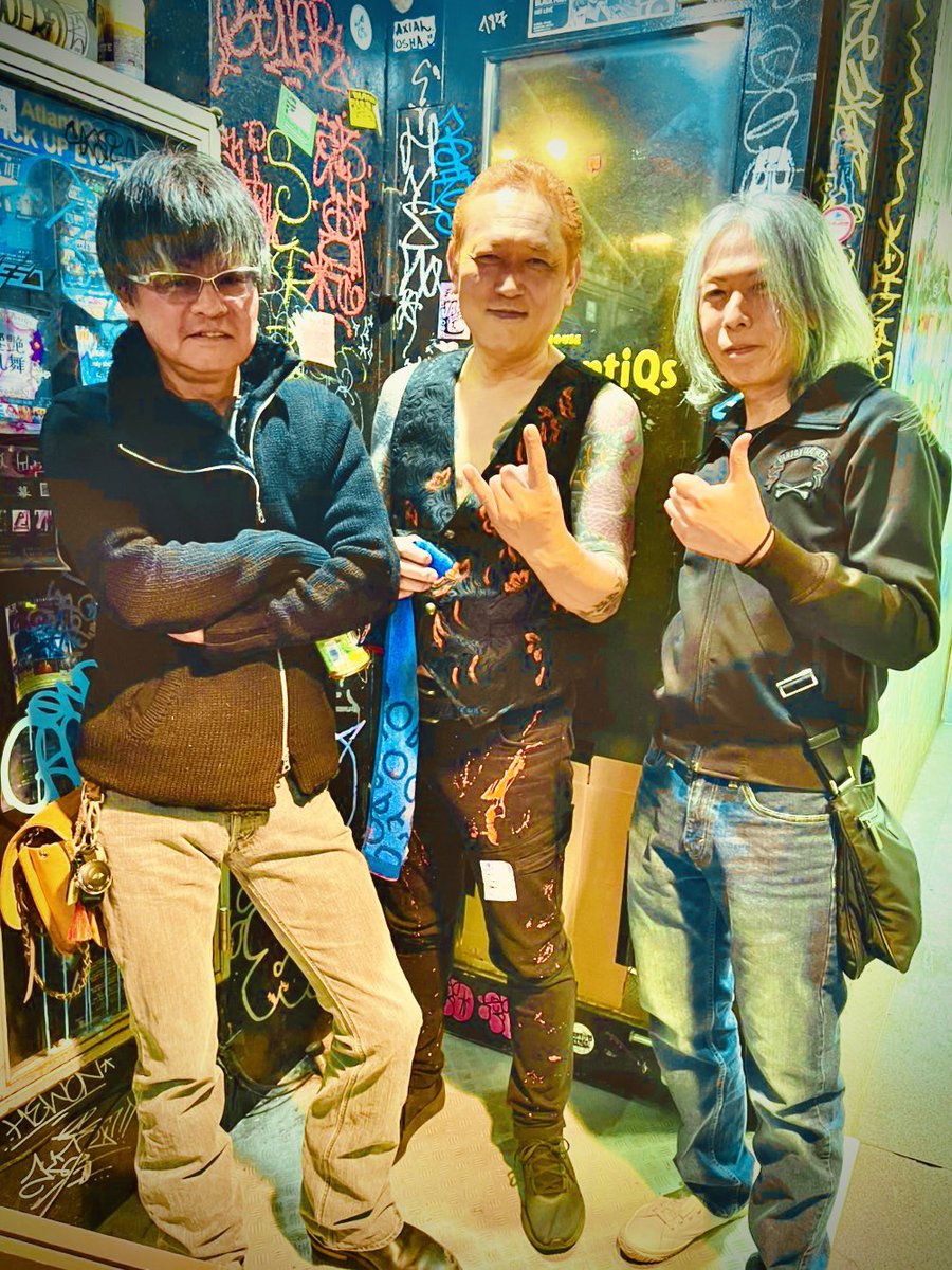 KAMO_Drums's tweet image. 大阪心斎橋AtlantiQs
Lindy-showcase LIVE
超盛り上がって♪
最高楽しかったです‼️
ありがとう御座いました😎
以前のバンドメンバー🎸🎸
ケンちゃん アッキー共に
来てくれて感謝っ‼️
#lindyshowcase #livefast 
#邦ロック好きな人と繋がりたい #心斎橋AtlantiQs 
#rock