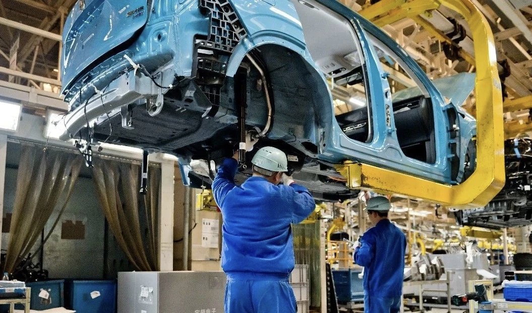 JiangsuCulture's tweet image. First Day Back, A Productive Start: from busy factories to recruitment events, Jiangsu kicks off post-holiday work with energy and purpose 🏮⚙️
Year of the Horse .
#Jiangsu #SpringFestival #BackToWork #Manufacturing #Employment #EconomicRecovery #ChinaEconomy