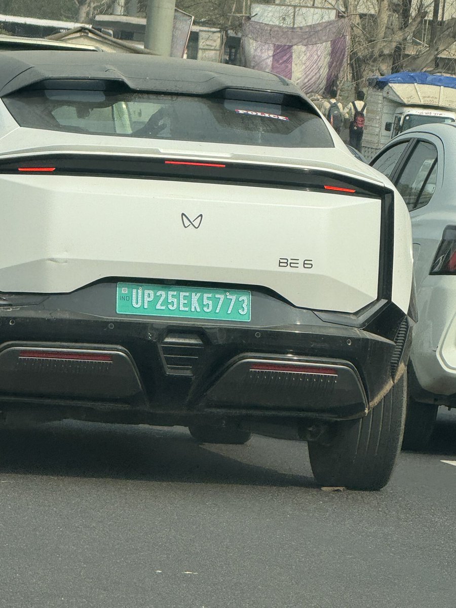 Sarthakitis's tweet photo. This car with police sticker hit a bike badly just before Barloa flyover and fled from the scene. I chased him and clicked these pictures of the car.  @Uppolice @myogiadityanath @dmgbnagar https://t.co/NCp99zgIyd