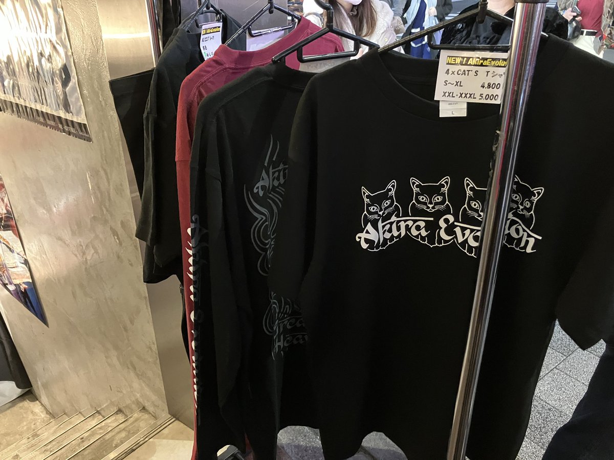 タッカンのにゃんこTシャツ、Sは残1枚、XXLなし、XXXL 2枚、M と L は