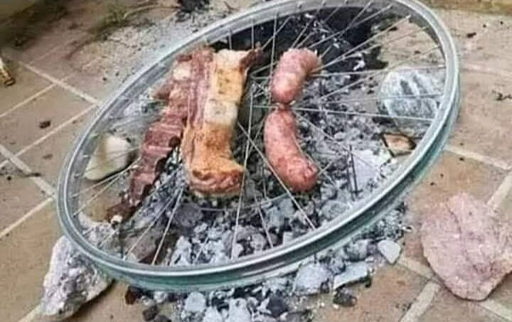 O médico aconselhou-me a usar a bicicleta para queimar as gorduras. 

E não é que funciona? 😆😆😆

Excelente Terça-Feira! 😊