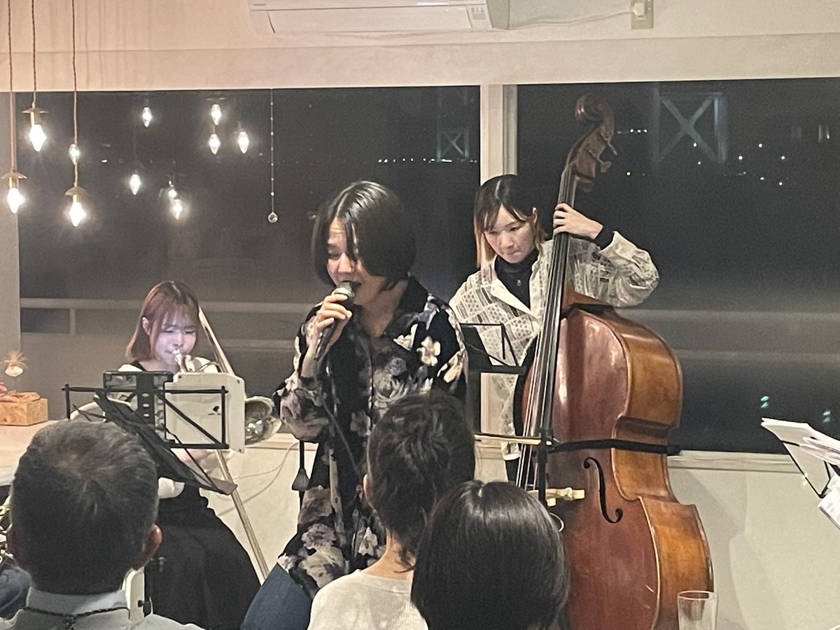 KotoroKanto's tweet photo. #MikiHiroseJazzChamberProject
2/23(月祝)
すばらしいライブでした😍
いつもと違う窓(海,空,橋)を背にしたステージセッティング✨ 
#広瀬未来
#桑原睦美
#鈴木孝紀
#古山晶子
#大迫日和
#坂井美穂
耳だけでなく全身で感じるアンサン���ル🫰🥰
ありがとうございました https://t.co/0mCzu6FJpo