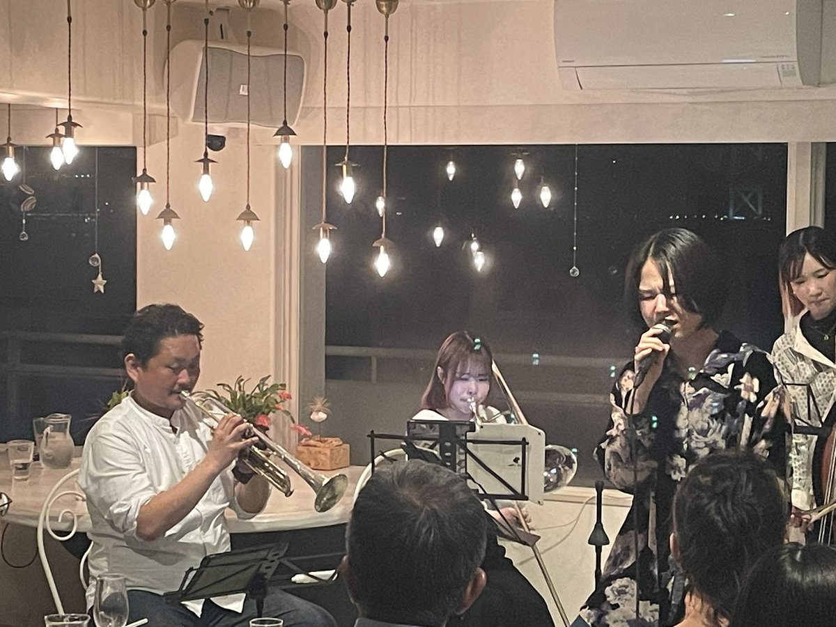 KotoroKanto's tweet photo. #MikiHiroseJazzChamberProject
2/23(月祝)
すばらしいライブでした😍
いつもと違う窓(海,空,橋)を背にしたステージセッティング✨ 
#広瀬未来
#桑原睦美
#鈴木孝紀
#古山晶子
#大迫日和
#坂井美穂
耳だけでなく全身で感じるアンサン���ル🫰🥰
ありがとうございました https://t.co/0mCzu6FJpo