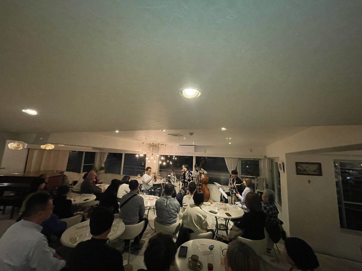 KotoroKanto's tweet photo. #MikiHiroseJazzChamberProject
2/23(月祝)
すばらしいライブでした😍
いつもと違う窓(海,空,橋)を背にしたステージセッティング✨ 
#広瀬未来
#桑原睦美
#鈴木孝紀
#古山晶子
#大迫日和
#坂井美穂
耳だけでなく全身で感じるアンサン���ル🫰🥰
ありがとうございました https://t.co/0mCzu6FJpo