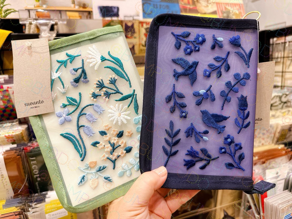 こちらでブックカバーをお迎えしたんですけど、全然レジで「あっ、へへ