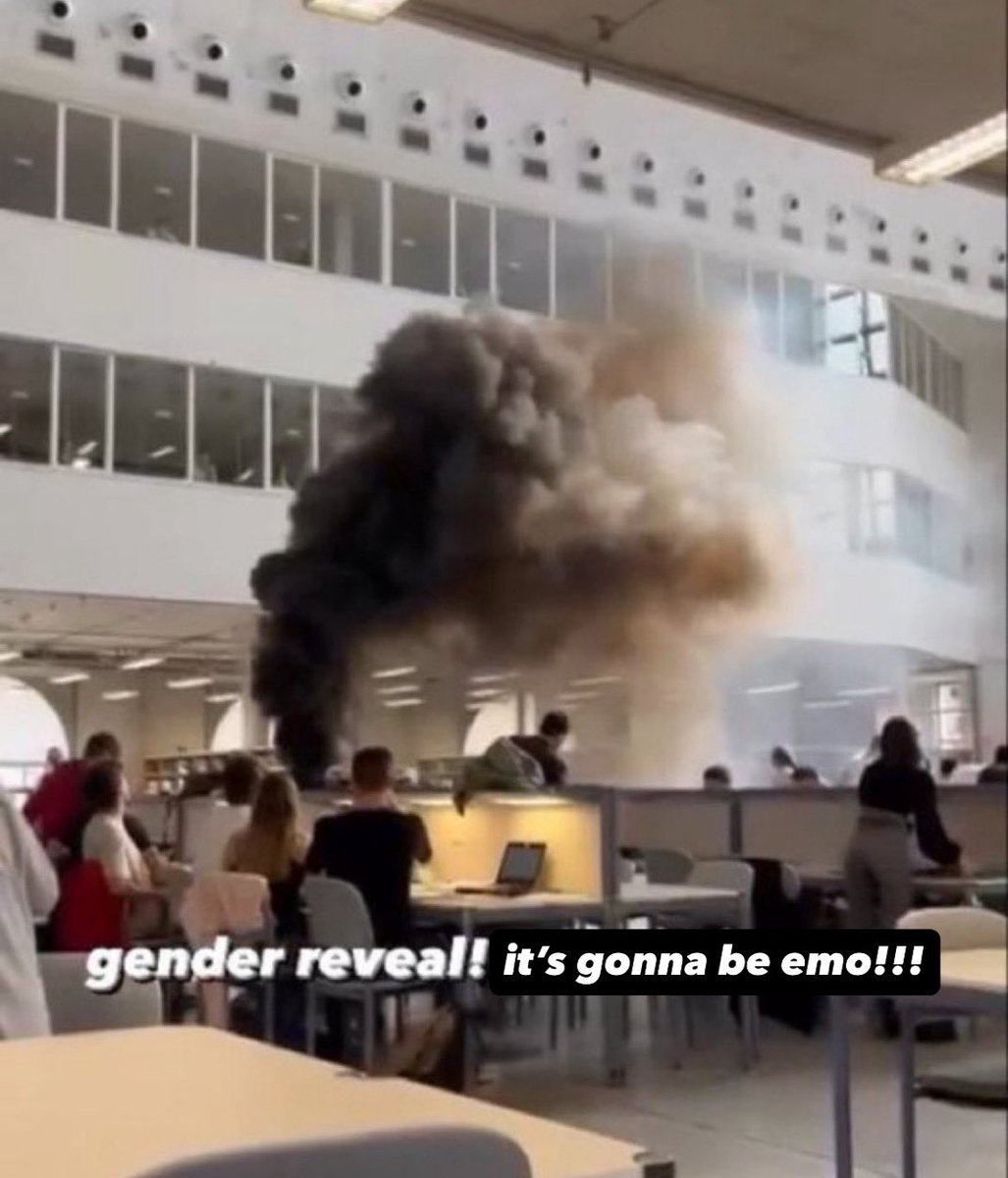 RetrAshado tweet media