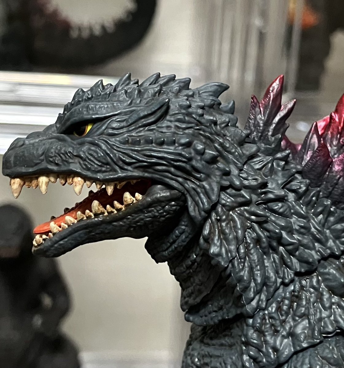 しっかりミレゴジとギラゴジの違いが再現されてるから両方とも買って