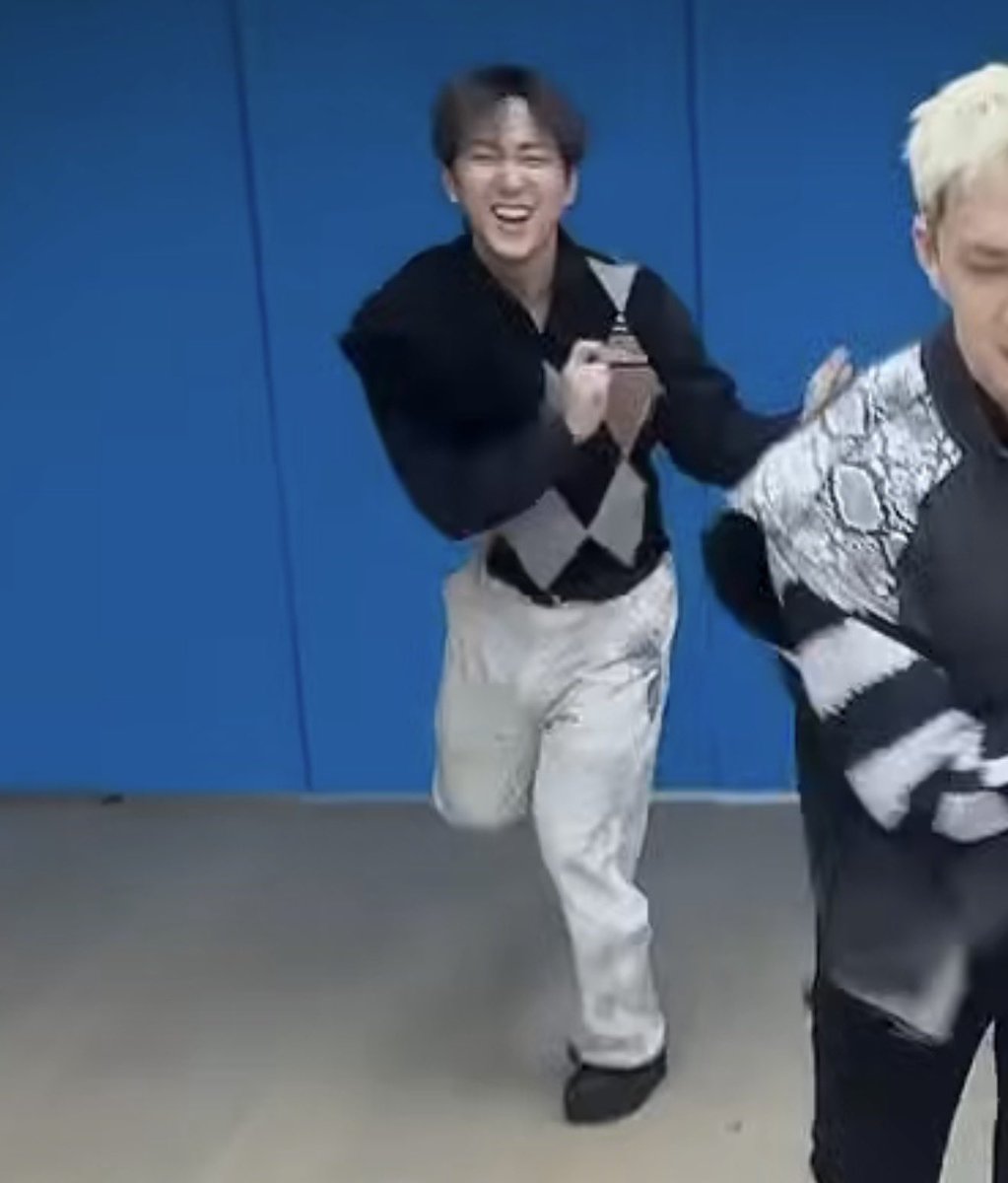 ZLuqLXr9GAfrlis's tweet photo. 그니까 창빈이 이날 이렇게까지 무리햇다고 ? https://t.co/4QvAFp1Af3