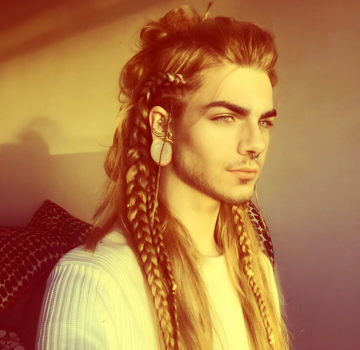 ㅤ
Se ha despertado feliz y eso que no ha dormido casi. Déjenle ser.
ㅤ