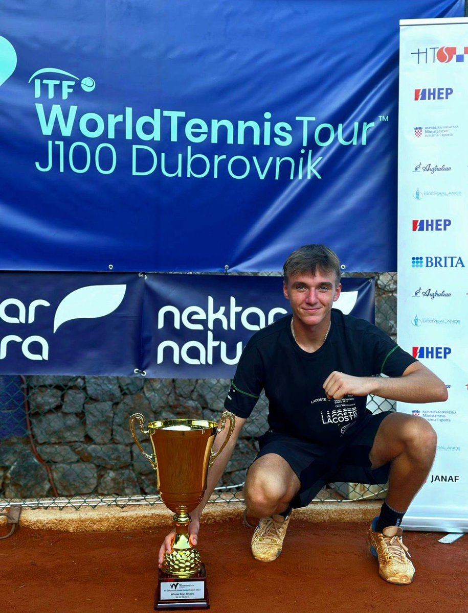 Parsa Bombs 💣 tweet media