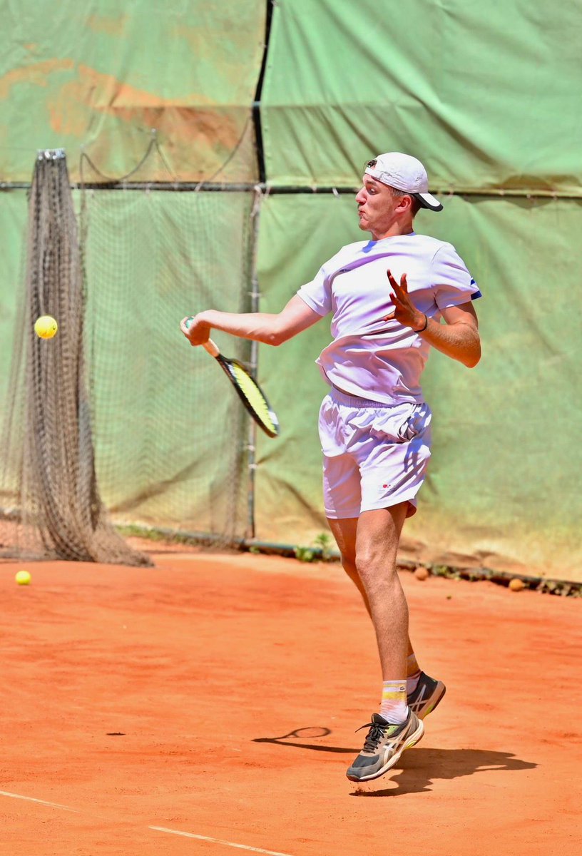 Parsa Bombs 💣 tweet media