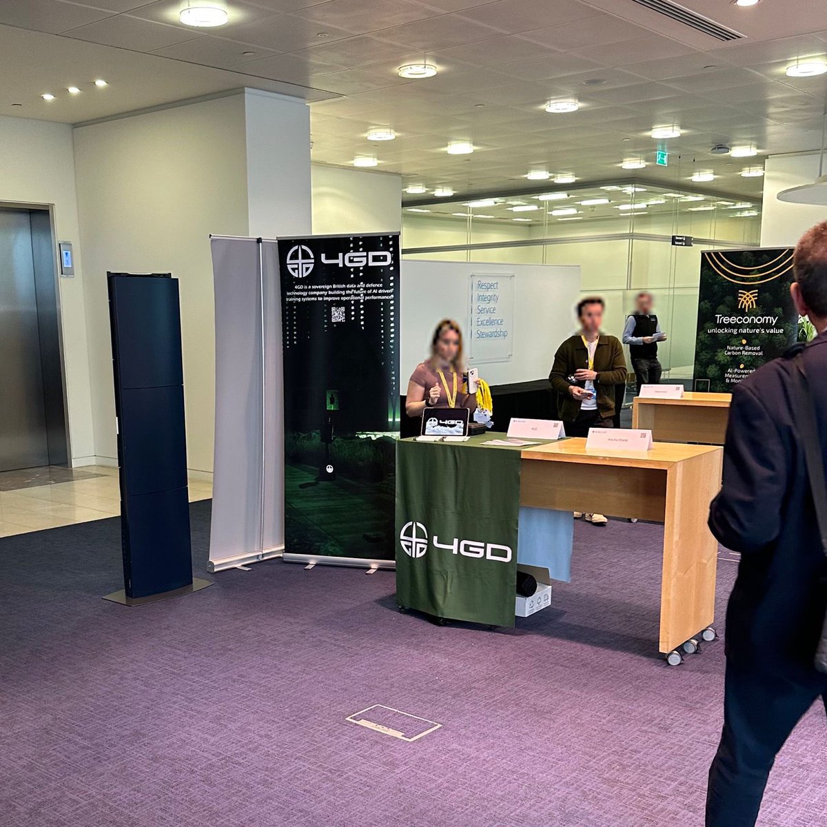 4gdTrg's tweet photo. You can escape Canary Wharf but it always drags you back! 4GD out and about amongst some other great defence tech scale ups.

#defencesimulation #militarysimulation #militarytraining https://t.co/w2sTgv3BvW