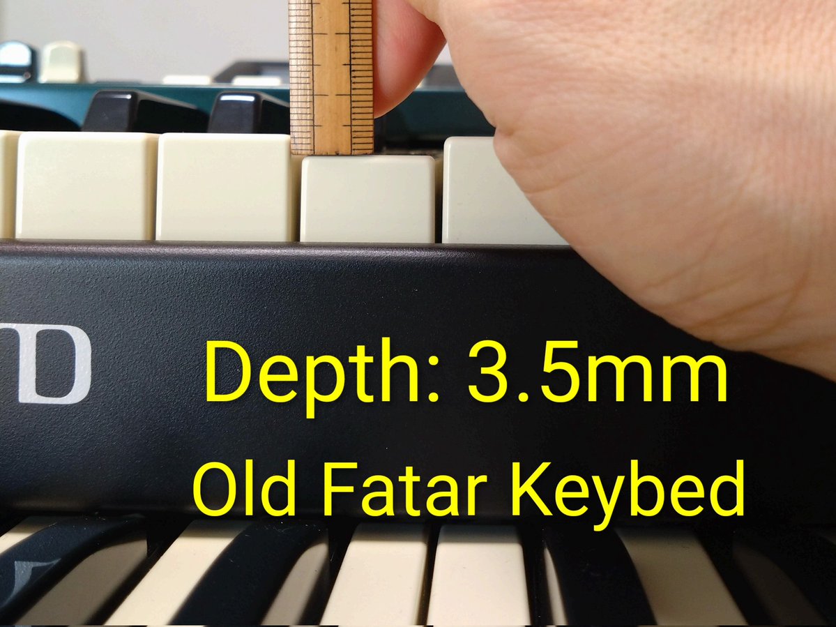 いつもライブで使っているハモンドオルガンの鍵盤がヘタってきたため