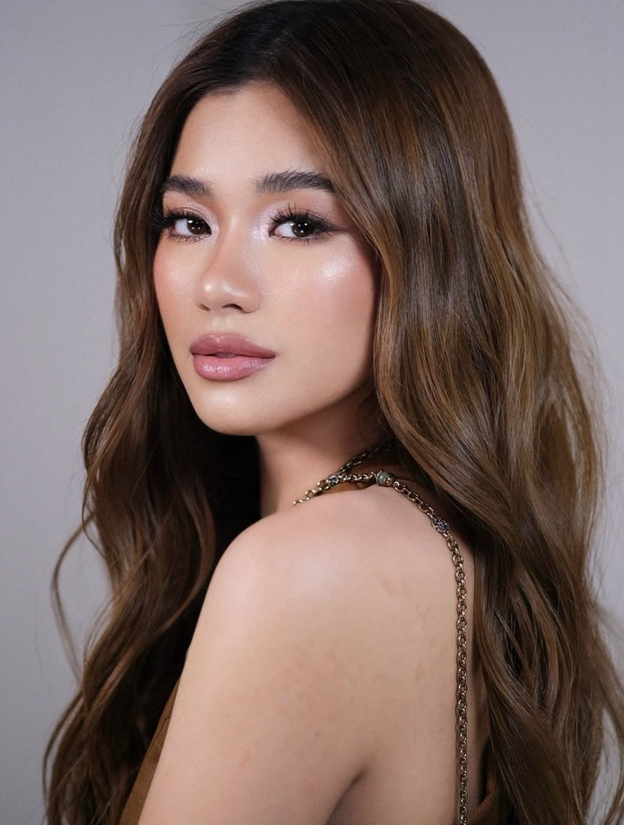 BiniAiahOFC's tweet photo. Serving ethereal looks daily 🤎✨

📸 theresa_padin | Instagram

#BINI #BINI_Aiah
@BINI_ph https://t.co/cQrYhc1YCD