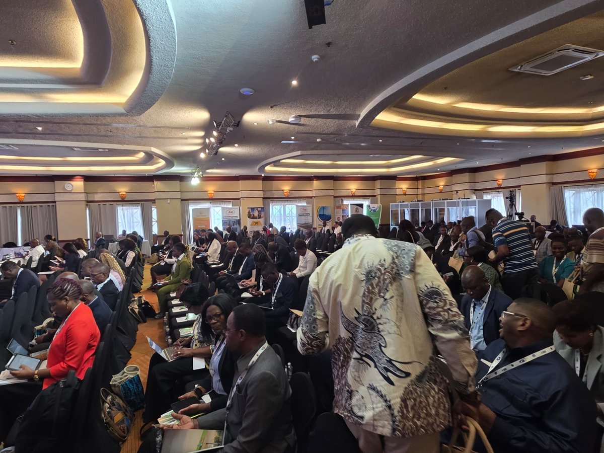 SwedeninZW's tweet image. Today, at the @SADCSEW, @SwedAmbZimbabwe launched a new regional energy‑efficiency report &amp;amp; delivered the keynote address. Honoured to have Zimbabwe’s Energy Minister reaffirm commitment to clean, affordable &amp;amp; reliable power.
#EnergyEfficiency 
#SADC 
#GreenGrowth