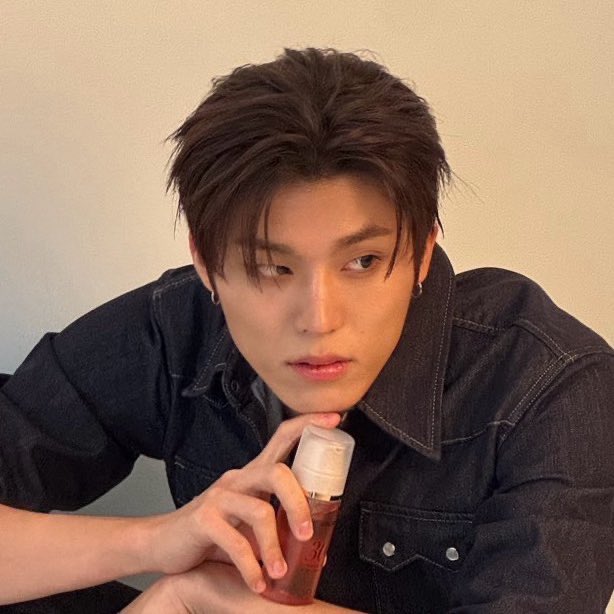 parkjwootwts's tweet photo. he made sure to post his un-ww photo hajsshhaha https://t.co/ub7vqhFW7H