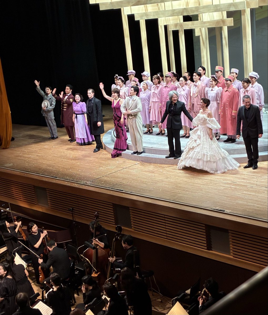 marimbacello's tweet photo. 昨日めぐろパーシモンホールで
BCJが演奏するモーツァルトのフィガロの結婚を見た。
フィガロは久しぶりだったけど、今回は笑いのツボをついていた。しかし泣かせるところは泣かせる。
大西宇宙はフィガロがピッタリ、スザンナの衣装がとってもステキ、伯��夫人のアリアに感動🥲 https://t.co/lMrWHxpF5k