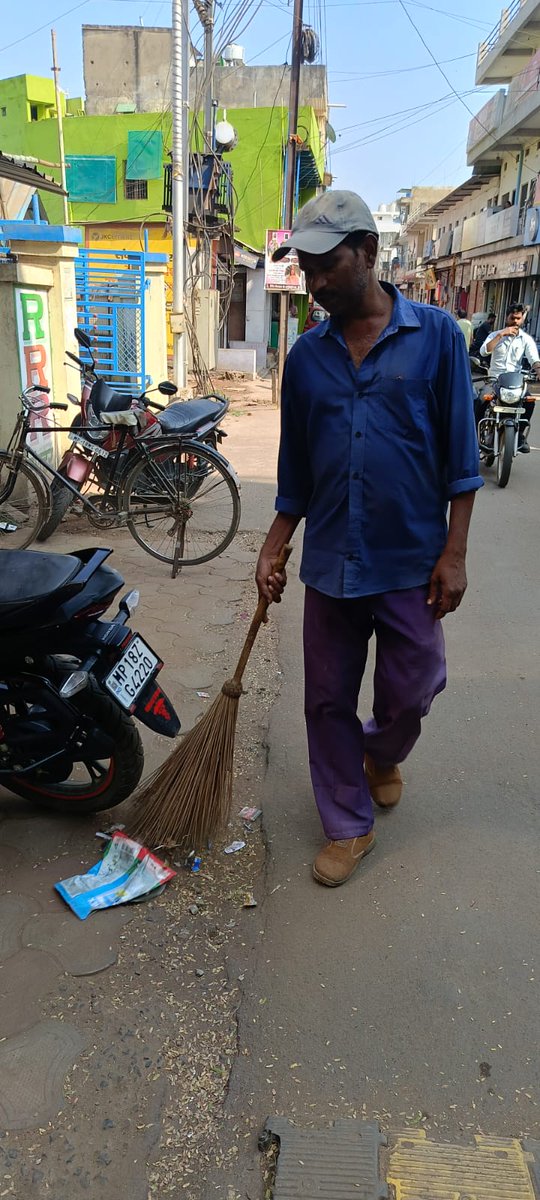 muncipalpali's tweet photo. मुख्यमंत्री शहरी स्वच्छता संकल्प

महाअभियान

प्रथम घटकः आवासीय, सार्वजनिक व्यवसायिक क्षेत्रों धार्मिक, पर्यटन स्थलों की सफाई कराई गई https://t.co/txKafVy8Xe