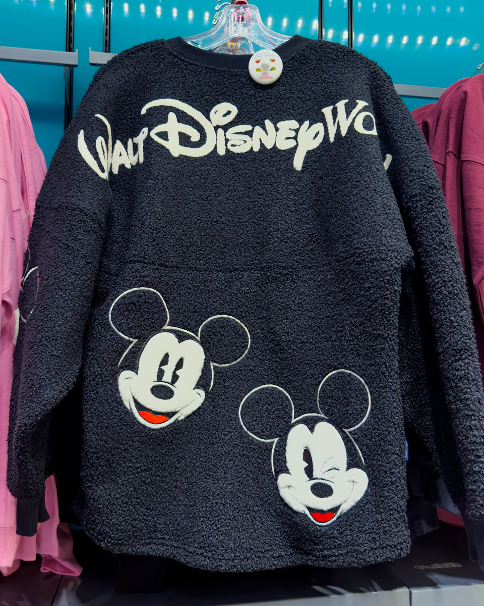 ウォルト・ディズニー・ワールド シンプルかわいいウエア販売中☆