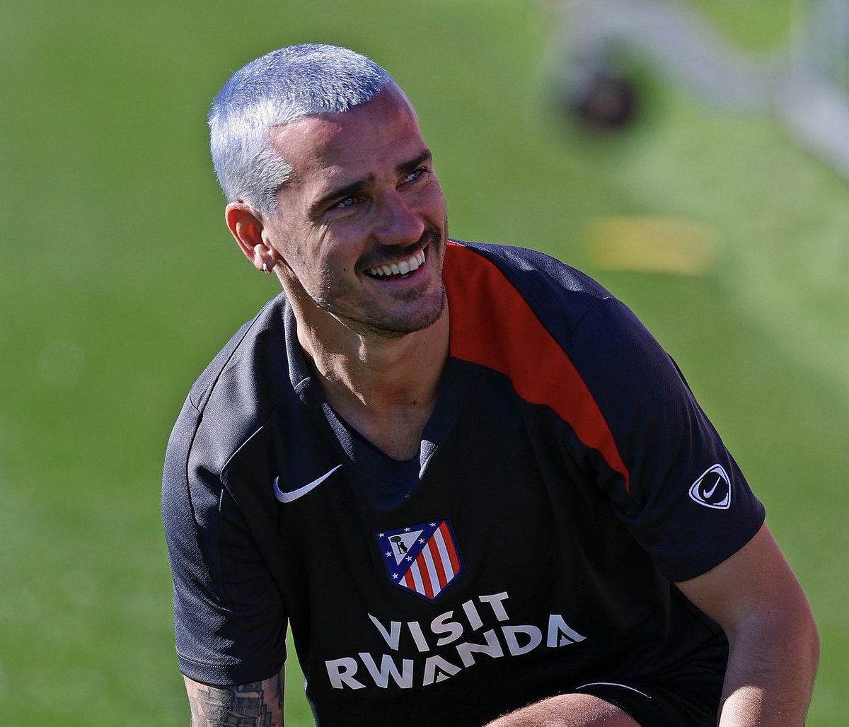 FrFlashFoot's tweet photo. Antoine Griezmann 🇫🇷 serait en discussions très avancées pour rejoindre Orlando City. 🟣🇺🇸

Le club de Floride voudrait que l’attaquant de 34 ans soit signer et prêt à jouer dès la semaine prochaine. ✍️

{source : @FabrizioRomano} https://t.co/NZe7PnggFz