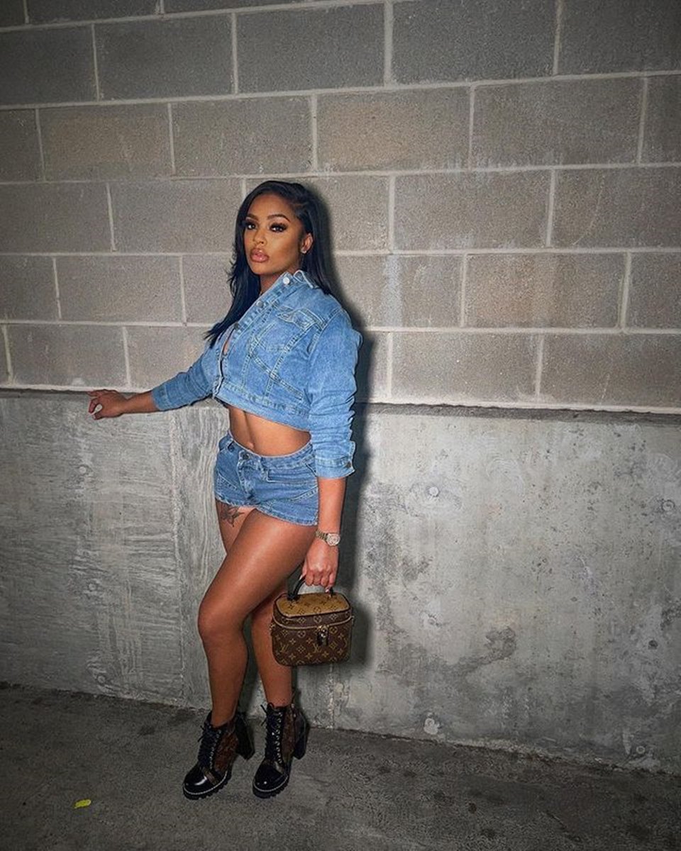 ArchiveTuh54701's tweet image. The denim co-ord of your dreams has arrived for 2026. 🥂  a coastal vibe.
#DenimSet #CoOrd #SummerFashion #2026Style #MatchingSet
Price: $31.10
SKU: 2Gg15LBCtxC