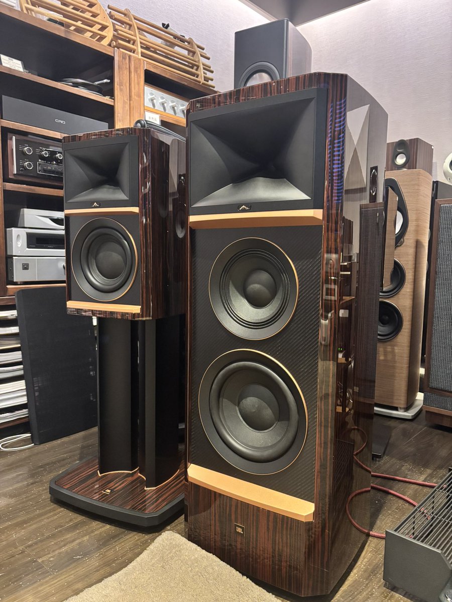 maxaudio_'s tweet image. 【小倉本店】
JBL SUMMIT PumoriをJUNONE真空管プリメインアンプ845SEで鳴らしてます♪845真空管の力感と300Bの透明感や艶のある音質を併せ持つオール三極管サウンドを聴きにいらして下さい🎵
#マックスオーディオ　#maxaudio
#jbl #triode #junone #真空管アンプ