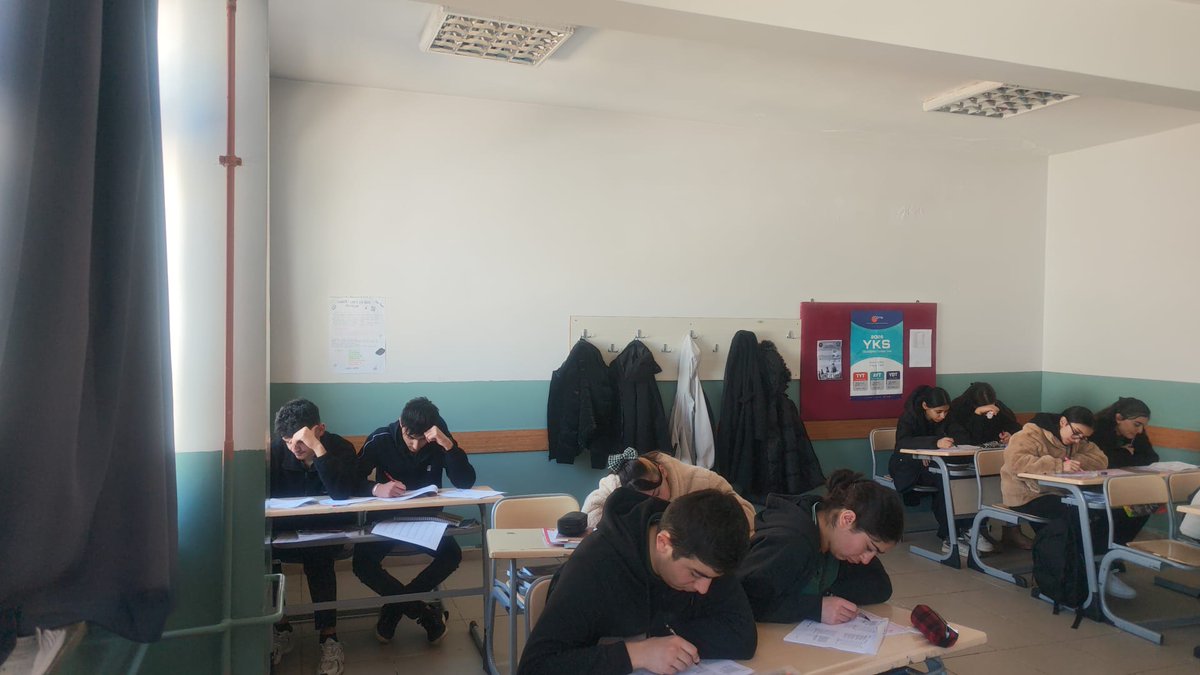 YedisuC's tweet photo. Milli Eğitim Bakanlığı’nın düzenlemiş olduğu 12. Sınıf öğrencilerine yönelik MEBİ 6 denemesi 2025-2026 YKS tüm oturumları  okulumuzda uygulanmaktadır.
@YedisuKaymakam @YedisuMEM @bingolmem
@mustafaozel66_ https://t.co/dDeTPP0oF7
